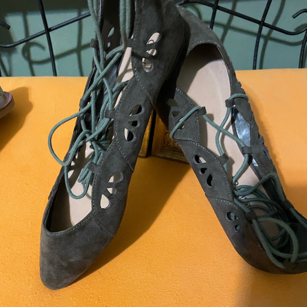 Shoes - Picture 4 of 4